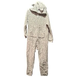 Cat and Jack size 8 snow leopard onesie 

#kiddoscloset #catandjack